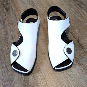 Stella McCartney Runway flat snap Sandals sz US 6 EU 36 white leather